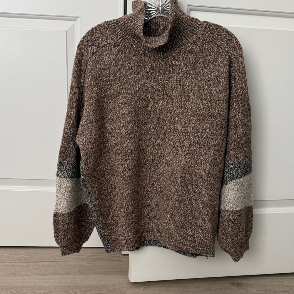Like new women’s super cute turtleneck Brown Sweater with Gray and Cream Accents